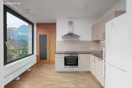 Pronájem bytu 1+kk 35 m² Sokolovská, Praha - Karlín