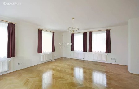 Pronájem vily 225 m², pozemek 916 m² Nad Helmrovkou, Praha - Lysolaje