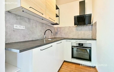 Pronájem bytu 2+kk 40 m² Bořetická, Brno - Židenice