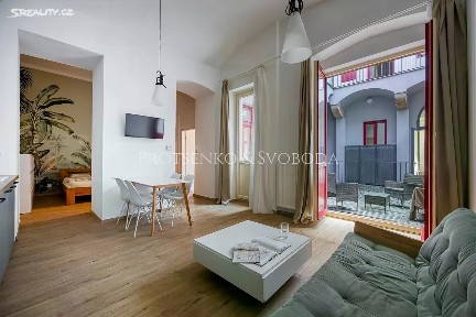 Prodej kanceláře 63 m² Prvního pluku, Praha - Karlín