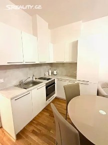 Pronájem bytu 1+kk 35 m² Ondříčkova, Praha - Žižkov