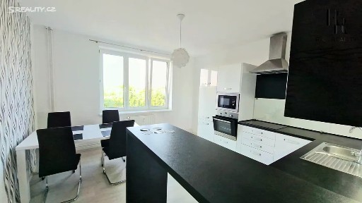 Pronájem bytu 3+1 95 m² Rumunská, Olomouc - Neředín