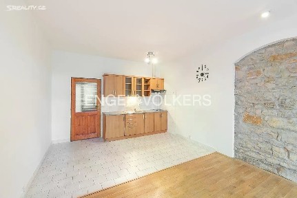 Pronájem bytu 1+kk 35 m² Pobřežní, Praha - Karlín