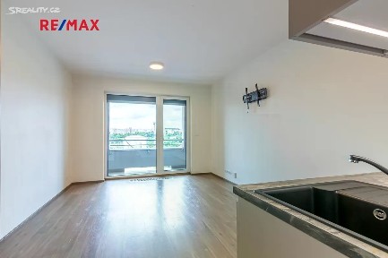 Pronájem bytu 1+kk 27 m² Krnkova, Praha - Michle
