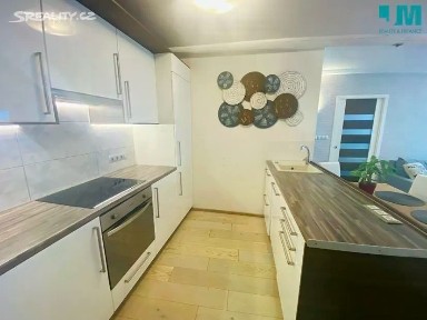Pronájem bytu 3+kk 69 m² Husova, Jihlava