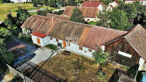 Prodej rodinného domu 310 m², pozemek 1202 m² Volevčice