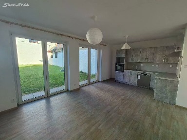 Pronájem bytu 1+kk 39 m² Osvobození, Stochov