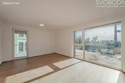 Hradec Králové, Kukleny, Pražská třída, 65