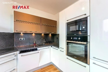Pronájem bytu 3+kk 95 m² U Dívčích hradů, Praha - Smíchov