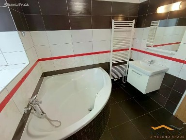 Pronájem bytu 3+1 72 m² Nad Valchou, Dobronín