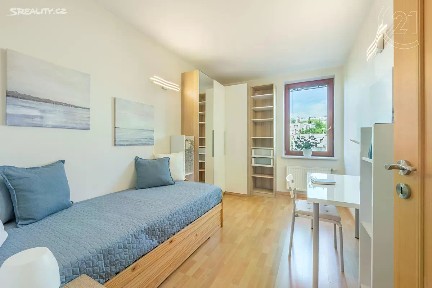 Prodej bytu 3+kk 76 m² Jeremenkova, Praha - Podolí