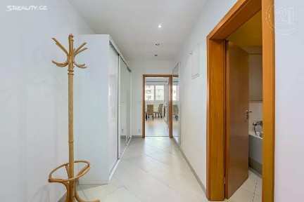 Pronájem bytu 2+kk 62 m² Miroslava Hajna, Praha - Letňany