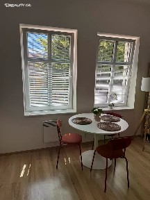 Pronájem bytu 1+kk 36 m² Roháčova, Praha - Žižkov
