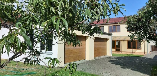 Pronájem rodinného domu 240 m², pozemek 921 m² V kálku, Praha - Písnice