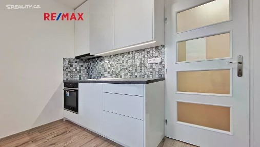 Pronájem bytu 1+1 29 m² Dánská, Kladno - Kročehlavy