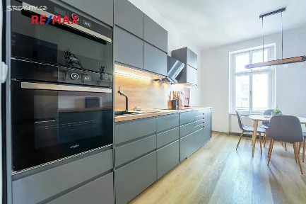 Praha, Praha 8, Karlín, Pernerova, 33