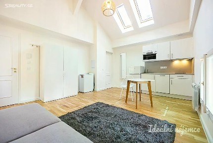 Pronájem bytu 1+kk 26 m² Varšavská, Praha - Vinohrady