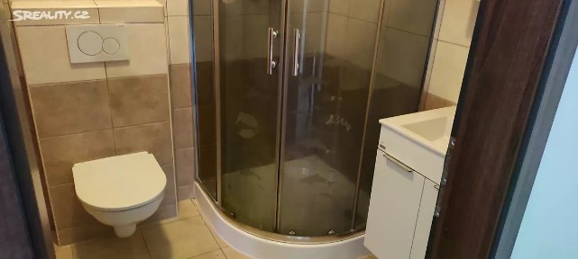 Pronájem bytu 1+kk 45 m² Studentská, Karlovy Vary
