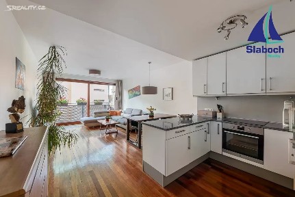 Praha, Praha 9, Vysočany, Podnádražní, 10