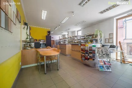 Prodej obchodního prostoru 782 m² náměstí Míru, Fryšták