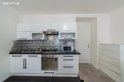 Prodej bytu 1+kk 29 m² Podbabská, Praha - Bubeneč