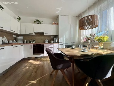 Prodej bytu 2+kk 96 m² nábřeží Závodu míru, Pardubice - Zelené Předměstí