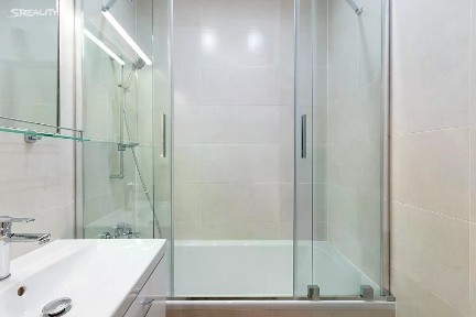 Ostrava, Ostrava-město, Zábřeh, Výškovická, 106