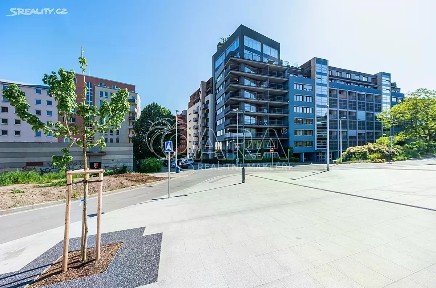 Praha, Praha 9, Vysočany, Podnádražní, 10