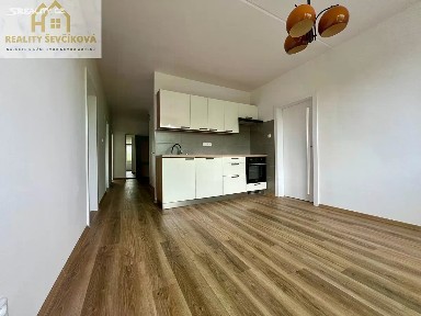 Pronájem bytu 3+1 97 m² třída Edvarda Beneše, Hradec Králové - Nový Hradec Králové