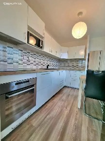 Pronájem bytu 2+1 55 m² Urxova, Hradec Králové - Třebeš