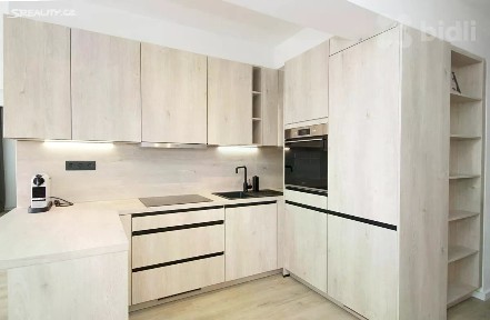 Prodej bytu 3+kk 77 m² Evropská, Praha - Vokovice