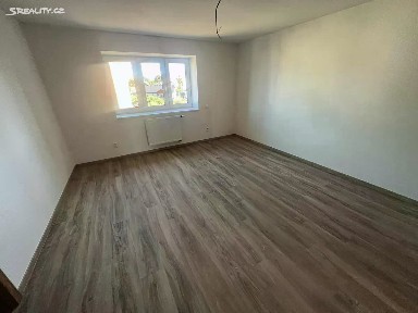 Pronájem bytu 6 pokojů a více 150 m² Katusice