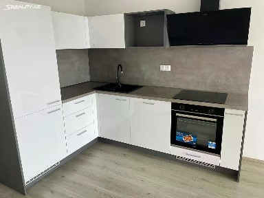 Pronájem bytu 1+kk 40 m² Pod Vinicí, Pardubice - Zelené Předměstí
