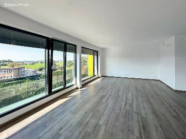 Hradec Králové, Kukleny, Pražská třída