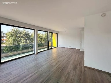 Hradec Králové, Kukleny, Pražská třída, 34