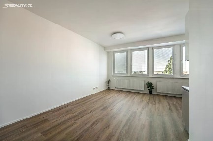 Pronájem bytu 1+kk 40 m² Průmyslová, Hradec Králové