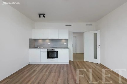 Pronájem bytu 1+kk 30 m² Kolbenova, Praha - Hloubětín
