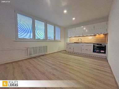 Pronájem bytu 1+kk 26 m² Spartakovců, Ostrava - Poruba