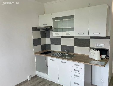 Pronájem bytu 1+kk 20 m² Kollárova, Ostrov