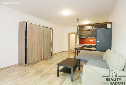 Pronájem bytu 1+kk 38 m² Zvěřinova, Praha - Strašnice