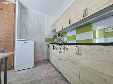 Pronájem bytu 1+1 38 m² Pod Zámečkem, Hradec Králové - Nový Hradec Králové