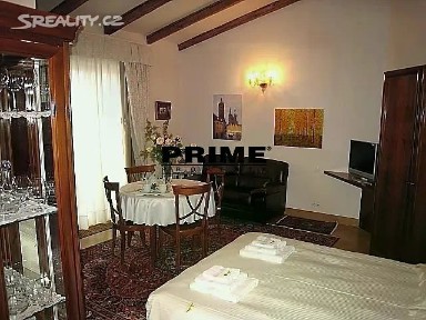 Pronájem bytu 1+kk 48 m² Italská, Praha - Vinohrady