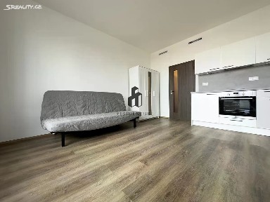 Pronájem bytu 1+kk 30 m² Kolbenova, Praha - Hloubětín