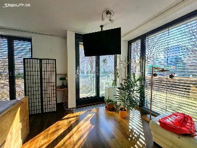 Pronájem bytu 1+kk 45 m² K Sídlišti, Praha - Nusle