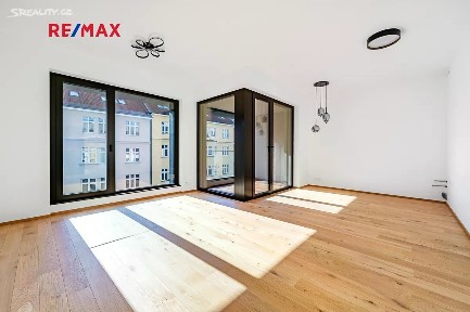 Praha, Praha 6, Bubeneč, Vítězné náměstí, 8