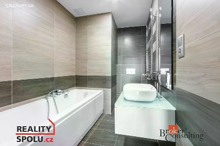 Prodej bytu 2+kk 56 m² Sedlecká, Karlovy Vary - Rybáře