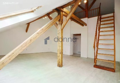 Pronájem bytu 1+1 50 m² Jana Zajíce, Praha - Bubeneč