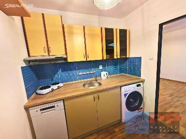 Pronájem bytu 1+1 32 m² Na Cikorce, Praha - Modřany