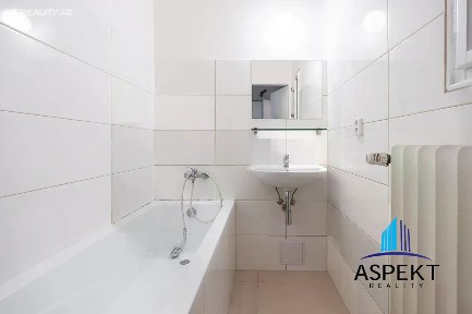 Pronájem bytu 1+1 34 m² Pravá, Praha - Podolí