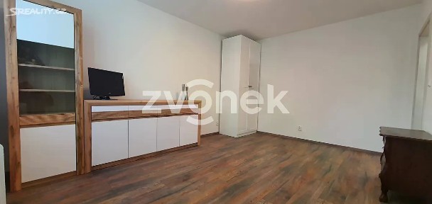 Pronájem bytu 1+1 32 m² Husova, Zlín - Malenovice